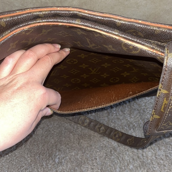 AUTHENTIC LV VINTAGE MESSENGER BAG - Picture 4 of 8